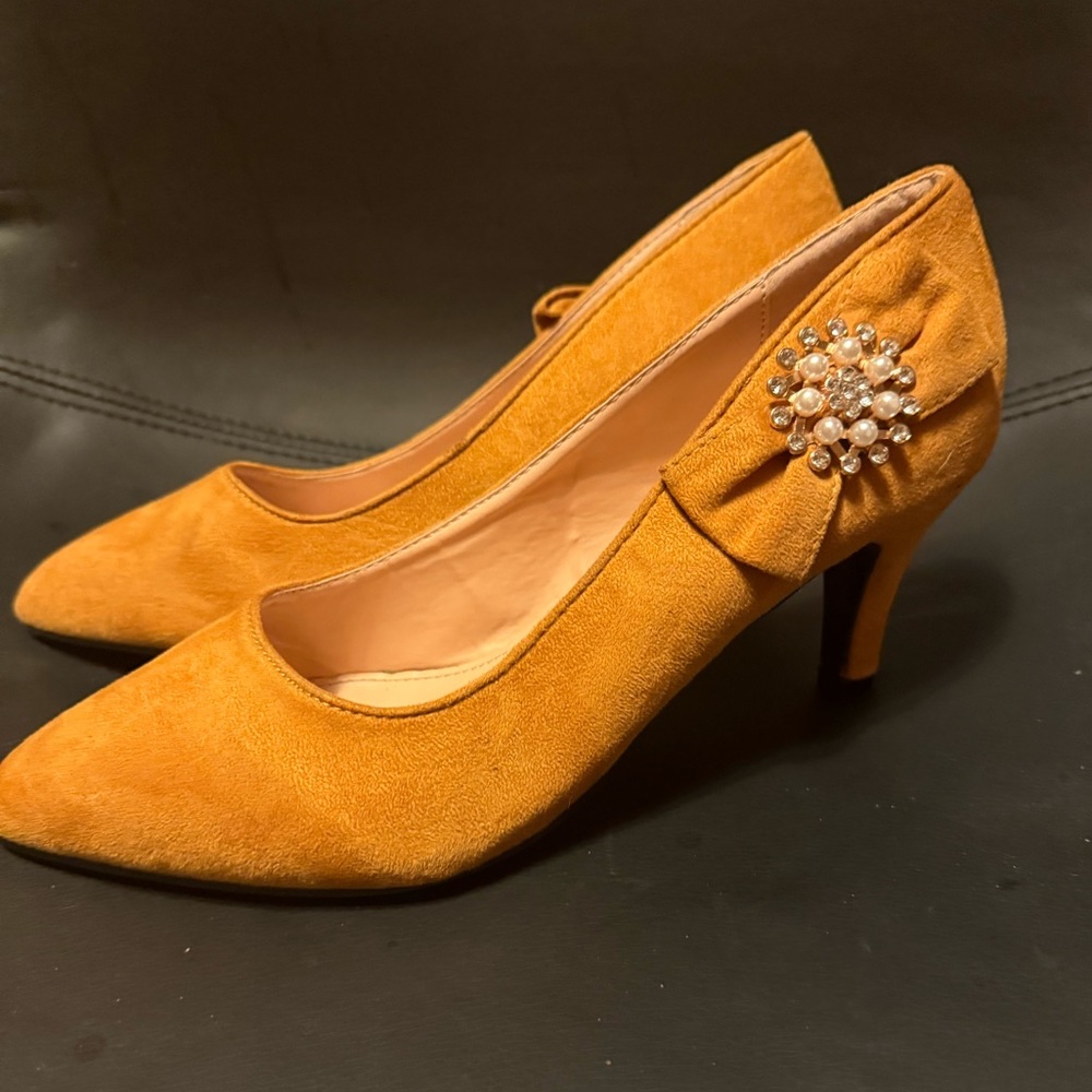 Angel Steps Yellow Bow Pumps - Picture 3 of 10